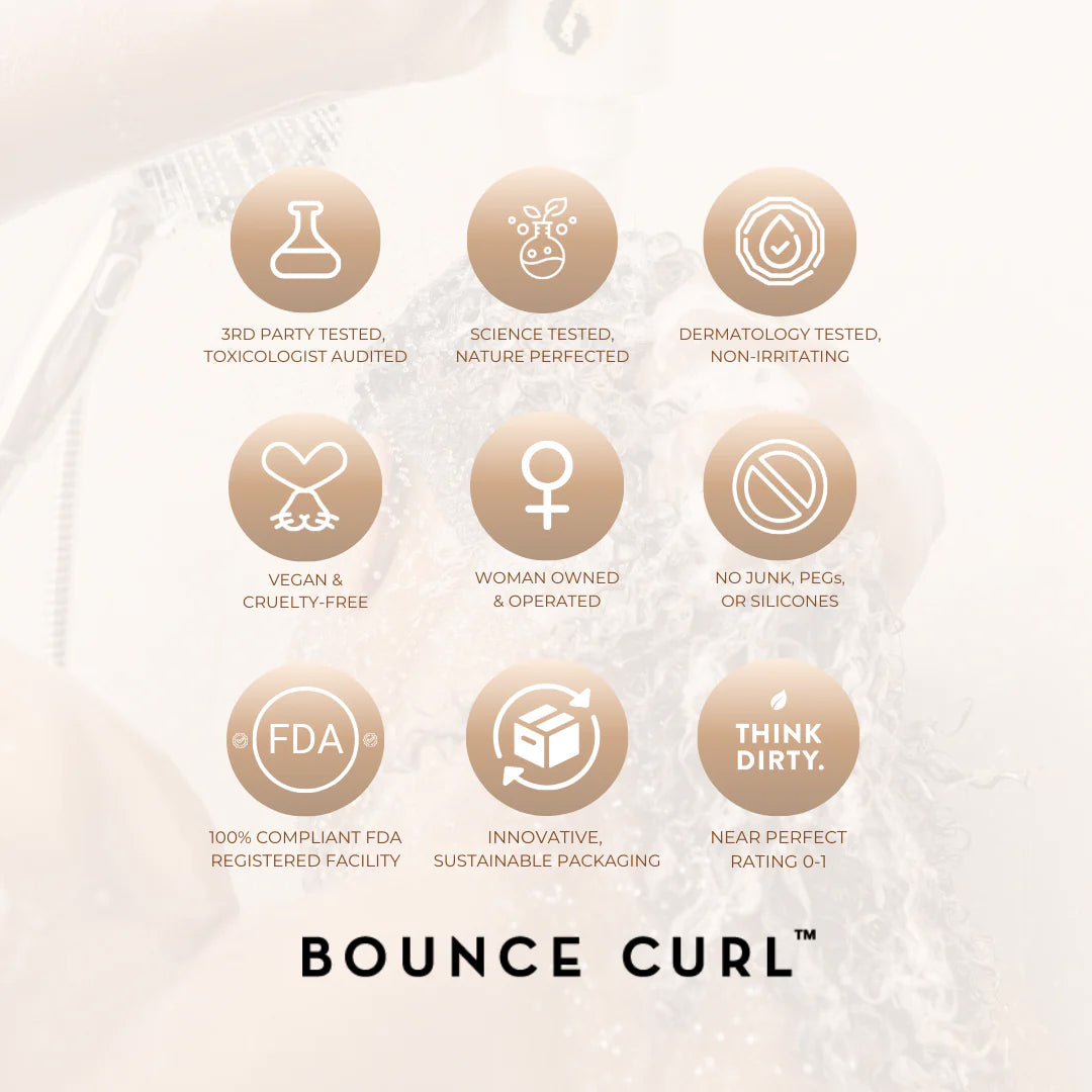 Certificeringer og fordele ved Bounce Curl Ayurvedic Deep Conditioner 237ml vist på gyldne ikoner over baggrund med krøllet hår.