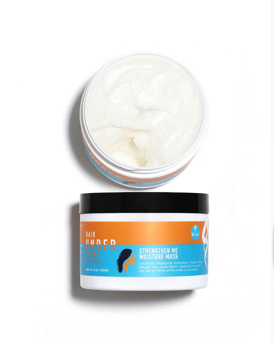 Curls Hair Under There Strengthen Me Moisture Mask (240 ml) med åbent låg, der viser den hvide, cremede maske.